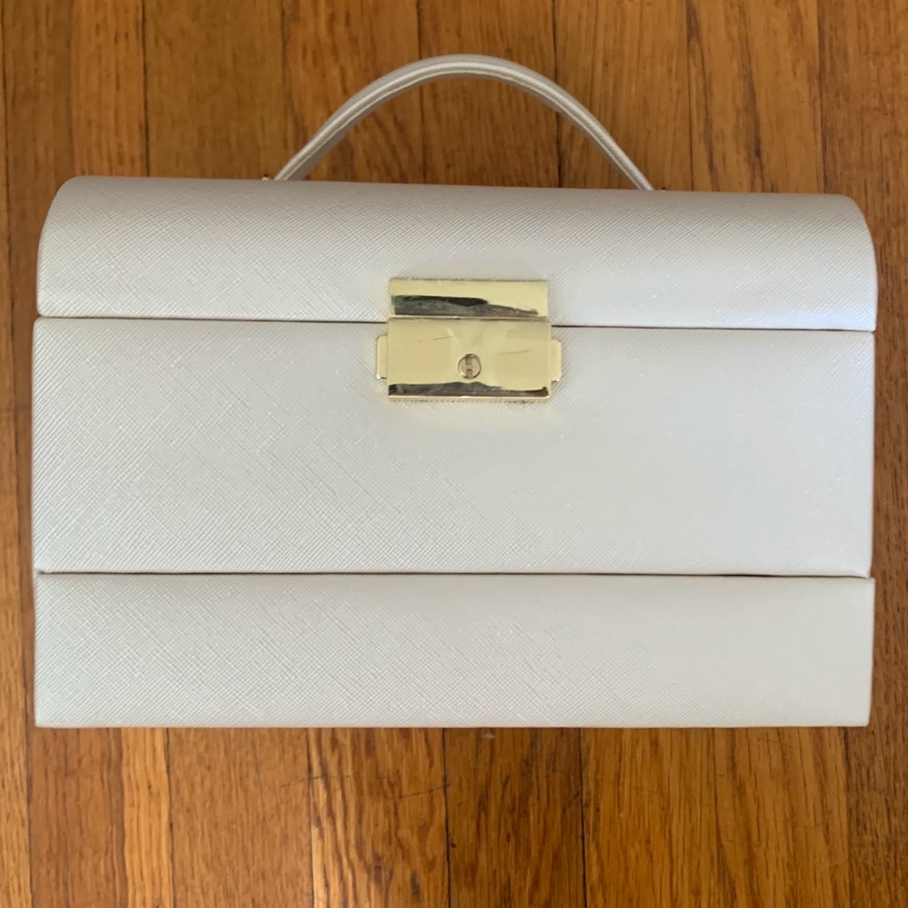 Classic White Structured Top-Handle Bag with Gold Hardware jewelry holder